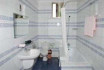Le Baron Hotel Accra Bagian luar foto