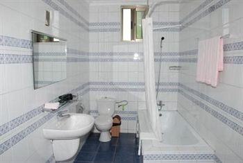 Le Baron Hotel Accra Bagian luar foto
