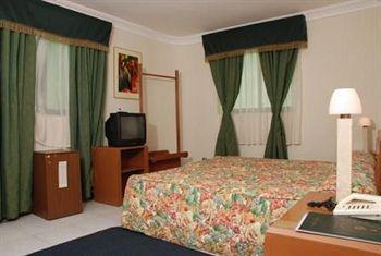 Le Baron Hotel Accra Bagian luar foto